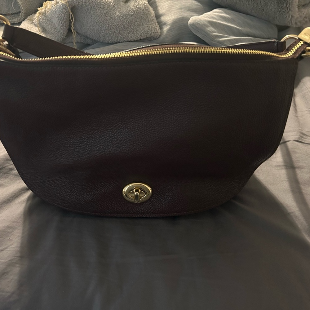 Elegant Burgundy Leather Shoulder Bag